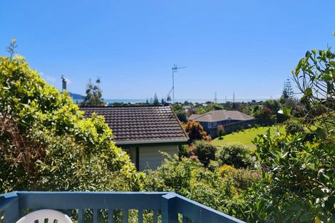Photo of property in 8 Trig Hill Terrace, Waikanae Beach, Waikanae, 5036