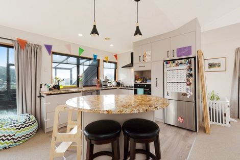 Photo of property in 16a Parklands Drive, Karori, Wellington, 6012