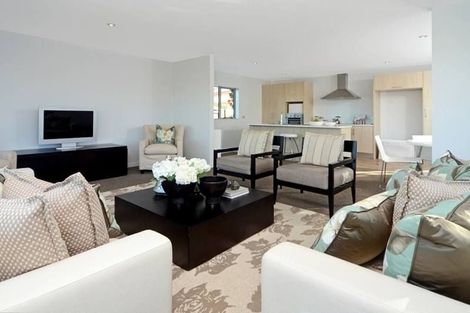 Photo of property in 557c Glenfield Road, Glenfield, Auckland, 0629