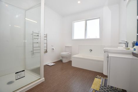 Photo of property in 2 Routhan Way, Carterton, 5713