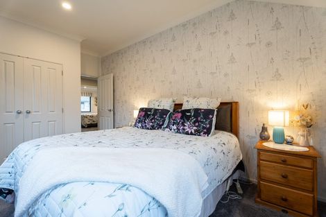 Photo of property in 13 Claverton Grove, Churton Park, Wellington, 6037