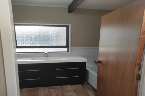 Photo of property in 10 Titoki Avenue, Waipahihi, Taupo, 3330