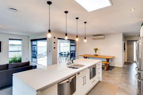 Photo of property in 18 Palliser Place, Poraiti, Napier, 4112