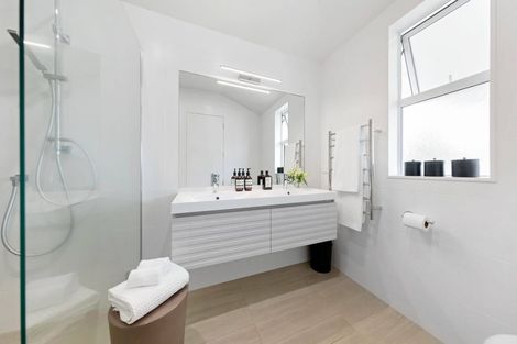 Photo of property in 39b Rutherford Terrace, Meadowbank, Auckland, 1072