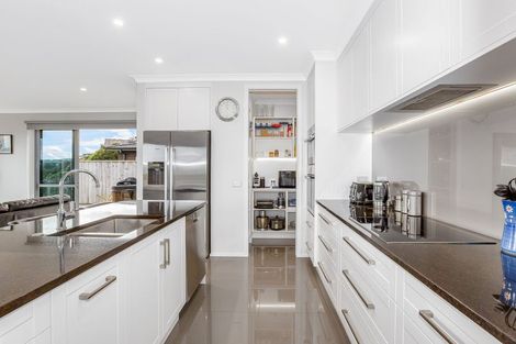 Photo of property in 7 Manapouri Lane, Aotea, Porirua, 5024
