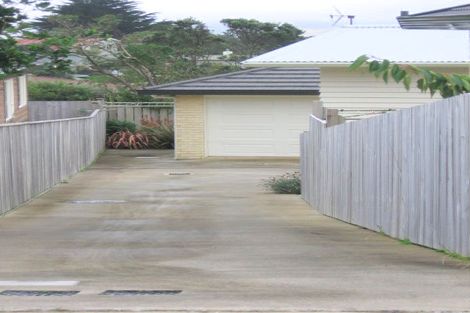 Photo of property in 6a Kinapori Terrace, Newlands, Wellington, 6037