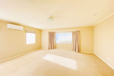 Photo of property in 38 West Fairway, Golflands, Auckland, 2013