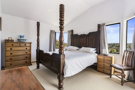 Photo of property in 8 Webb Place, Forrest Hill, Auckland, 0620