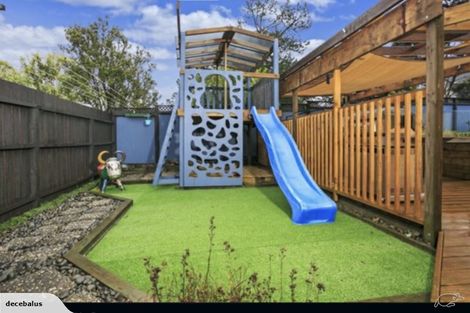 Photo of property in 21 Glen Vista Place, Bayview, Auckland, 0629
