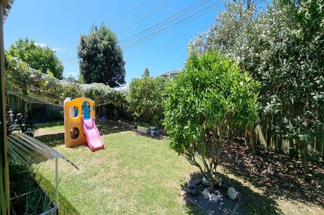 Photo of property in 2/14 Becroft Drive, Forrest Hill, Auckland, 0620