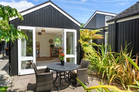 Photo of property in 26 Manapouri Crescent, Hokowhitu, Palmerston North, 4410