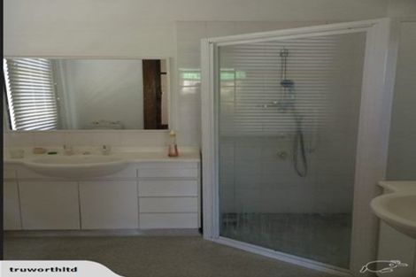 Photo of property in 2/4 Marine Terrace, Bayswater, Auckland, 0622