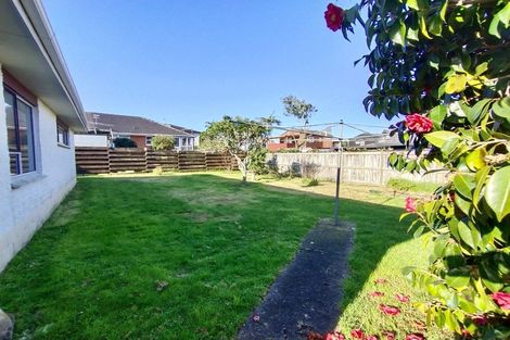 Photo of property in 2/36 Pupuke Road, Takapuna, Auckland, 0622