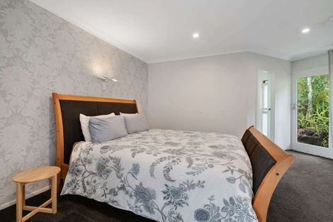 Photo of property in 6 Lancelot Road, Orewa, 0931