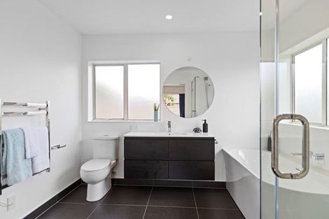 Photo of property in 88 Lakeside Drive, Orewa, 0931