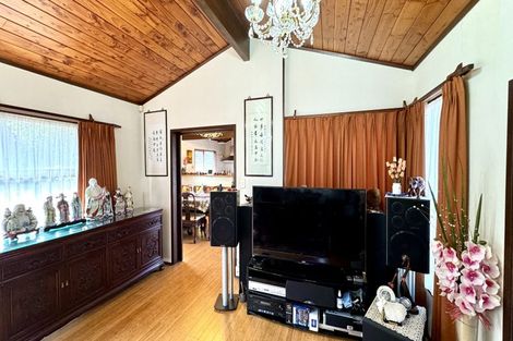 Photo of property in 3 Murano Place, Chatswood, Auckland, 0626