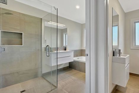Photo of property in 7 Lochinvar Lane, Acacia Bay, Taupo, 3385
