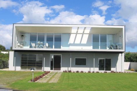 Photo of property in 211 Seaview Road, Whangamata, 3620