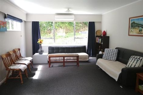 Photo of property in 34 Glanmire Road, Newlands, Wellington, 6037