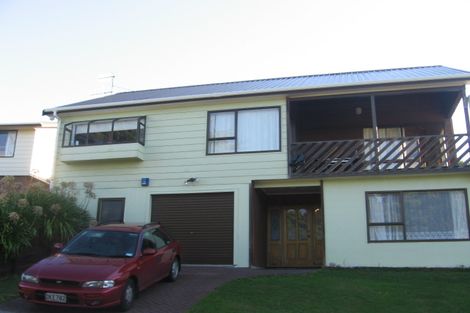 Photo of property in 12 Albatross Close, Whitby, Porirua, 5024