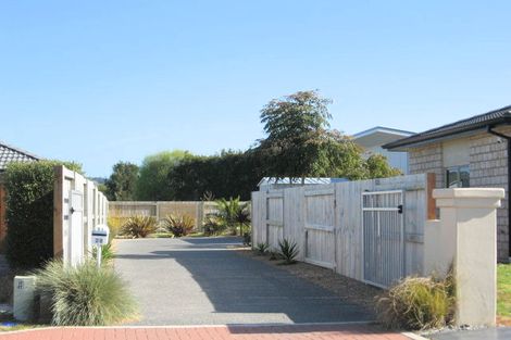 Photo of property in 28 Oreti Crescent, Papamoa Beach, Papamoa, 3118