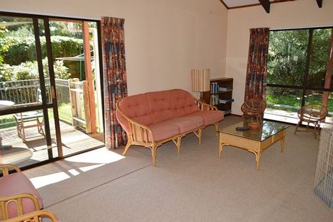 Photo of property in 32 Wi Pere Street, Manakau, 5573