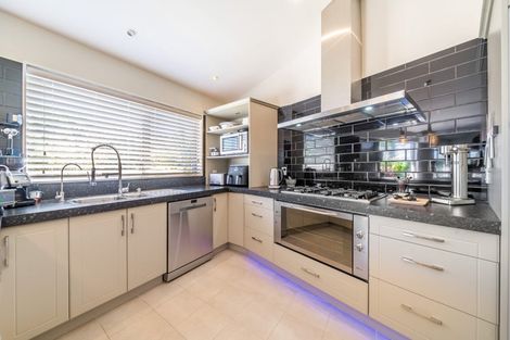 Photo of property in 41 Mount Marua Way, Timberlea, Upper Hutt, 5018