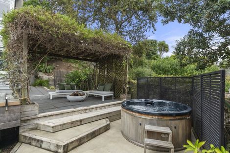 Photo of property in 28a Waterview Road, Stanley Point, Auckland, 0624