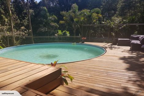 Photo of property in 16 Napuka Road, Henderson Valley, Auckland, 0612