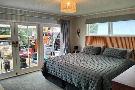 Photo of property in 27 Ngahere Street, Stokes Valley, Lower Hutt, 5019