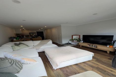 Photo of property in 30 Wharara Lane, Massey, Auckland, 0614