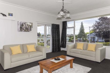 Photo of property in 18 Chamberlain Street, Dannevirke, 4930