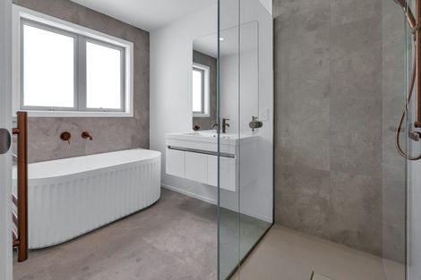 Photo of property in 111 Kaurinui Crescent, One Tree Point, 0118