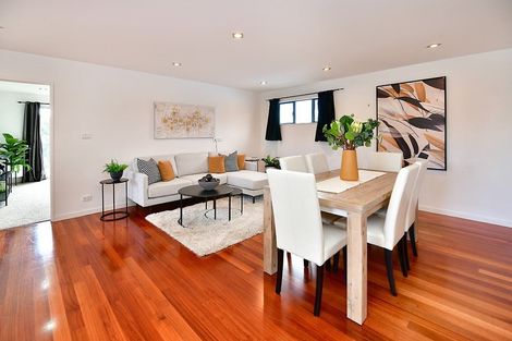 Photo of property in 4 Roberts Road, Matakatia, Whangaparaoa, 0930