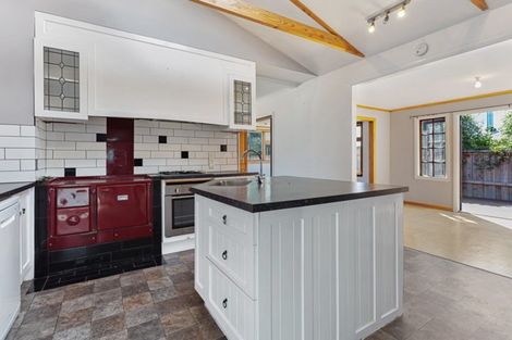 Photo of property in 144a High Street, Oxford, 7430