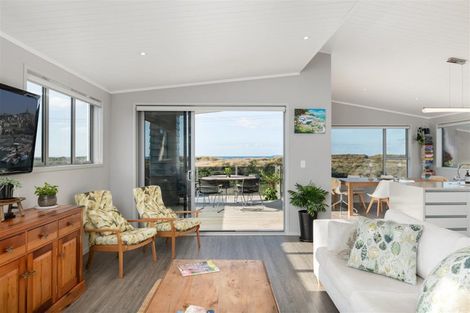 Photo of property in 912a Papamoa Beach Road, Papamoa Beach, Papamoa, 3118