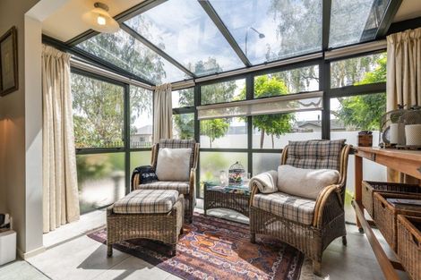 Photo of property in 18 Winston Avenue, Hokowhitu, Palmerston North, 4410