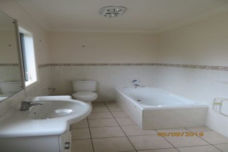 Photo of property in 3a Trelawn Place, Cockle Bay, Auckland, 2014