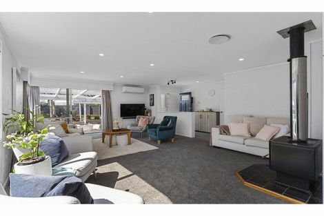 Photo of property in 43 Archmillen Avenue, Pakuranga Heights, Auckland, 2010