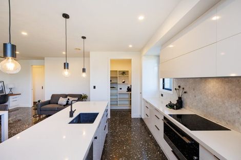 Photo of property in 2 Waimarama Court, Roslyn, Palmerston North, 4414