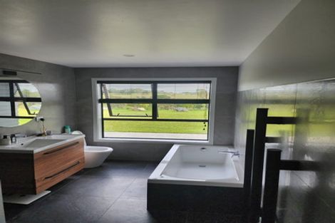 Photo of property in 49 Johnstone Drive, Fitzherbert, Palmerston North, 4410