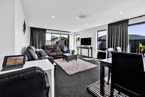 Photo of property in 8 Wheki Lane, Inglewood, 4330