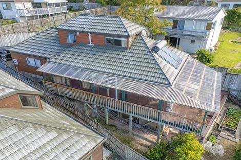 Photo of property in 1/21 Jumento Place, Unsworth Heights, Auckland, 0632