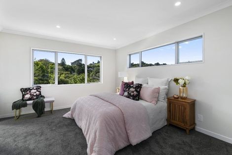 Photo of property in 4 Poto Road, Normandale, Lower Hutt, 5010