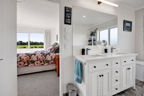 Photo of property in 60 Turangi Road, Motunui, Waitara, 4383