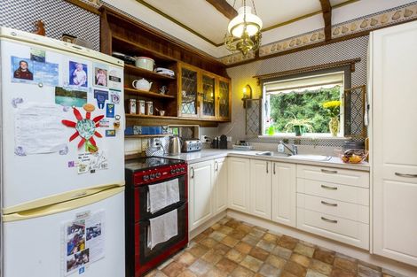 Photo of property in 43 Wyndham Road, Pinehaven, Upper Hutt, 5019