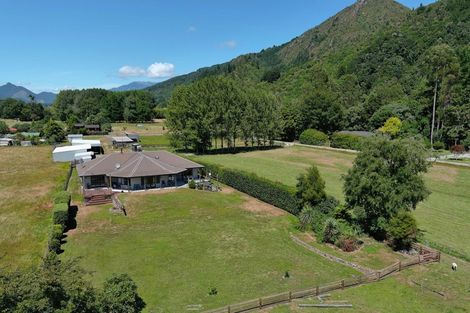 Photo of property in 11 Hotham Street, Murchison, 7007