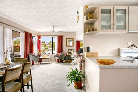 Photo of property in 6 Elizabeth Drive, West Harbour, Auckland, 0618