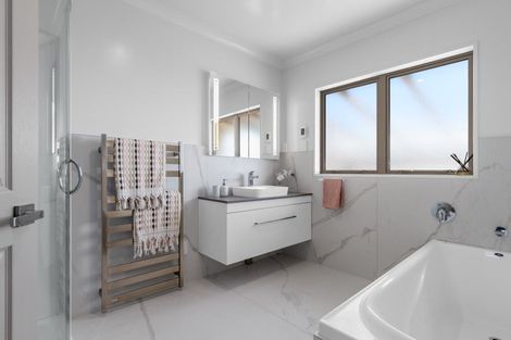 Photo of property in 3 Seaview Road, Otumoetai, Tauranga, 3110