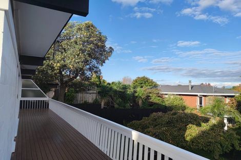 Photo of property in 60 Chelsea View Drive, Chatswood, Auckland, 0626